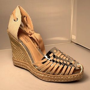 NEW Catherine Malandrino | Miyoko Wedge Sandal | Size: 7.5 | Color: Silver Tan